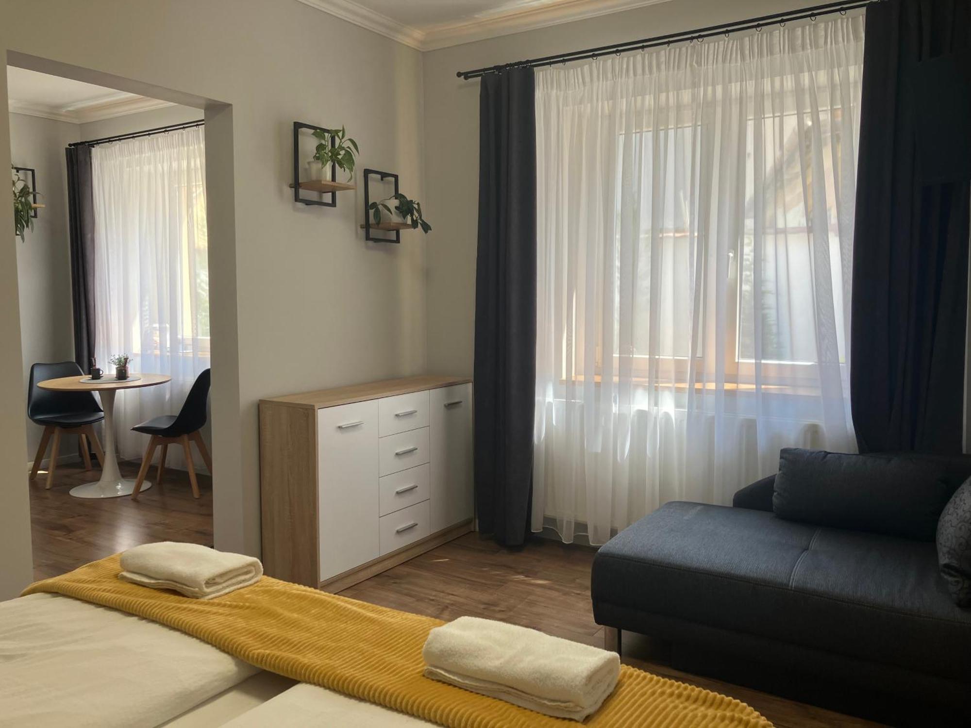 Illa Apartments 埃格尔 外观 照片