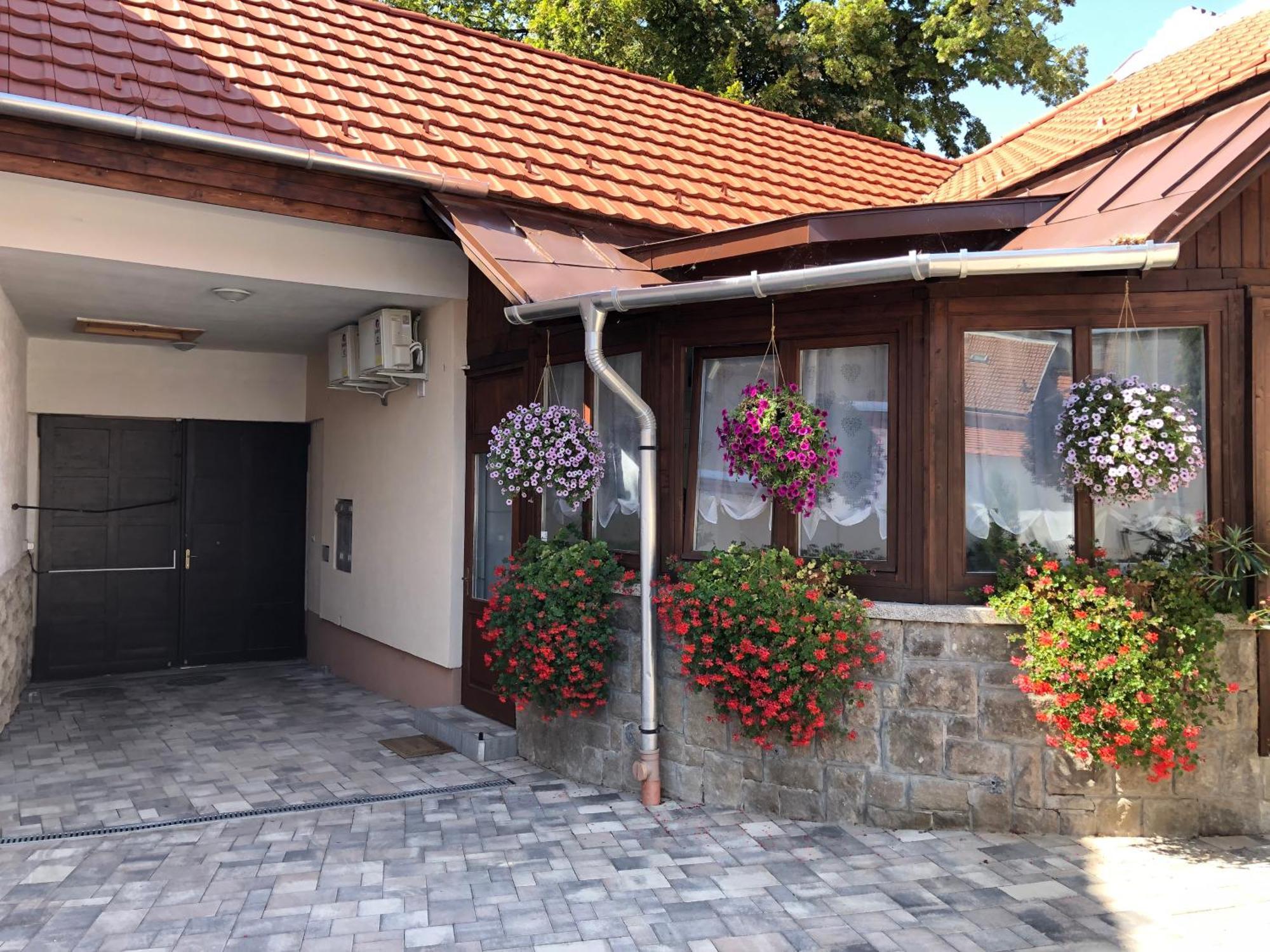 Illa Apartments 埃格尔 外观 照片