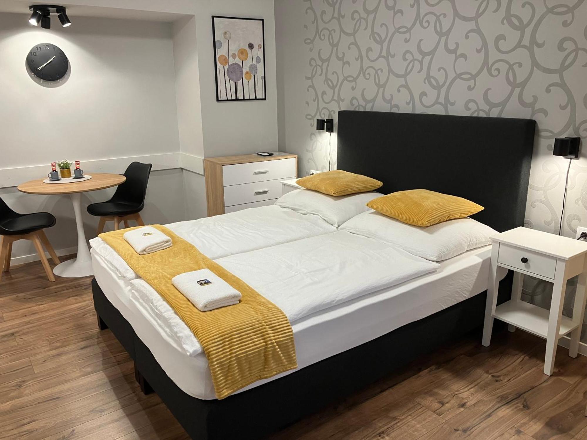 Illa Apartments 埃格尔 外观 照片