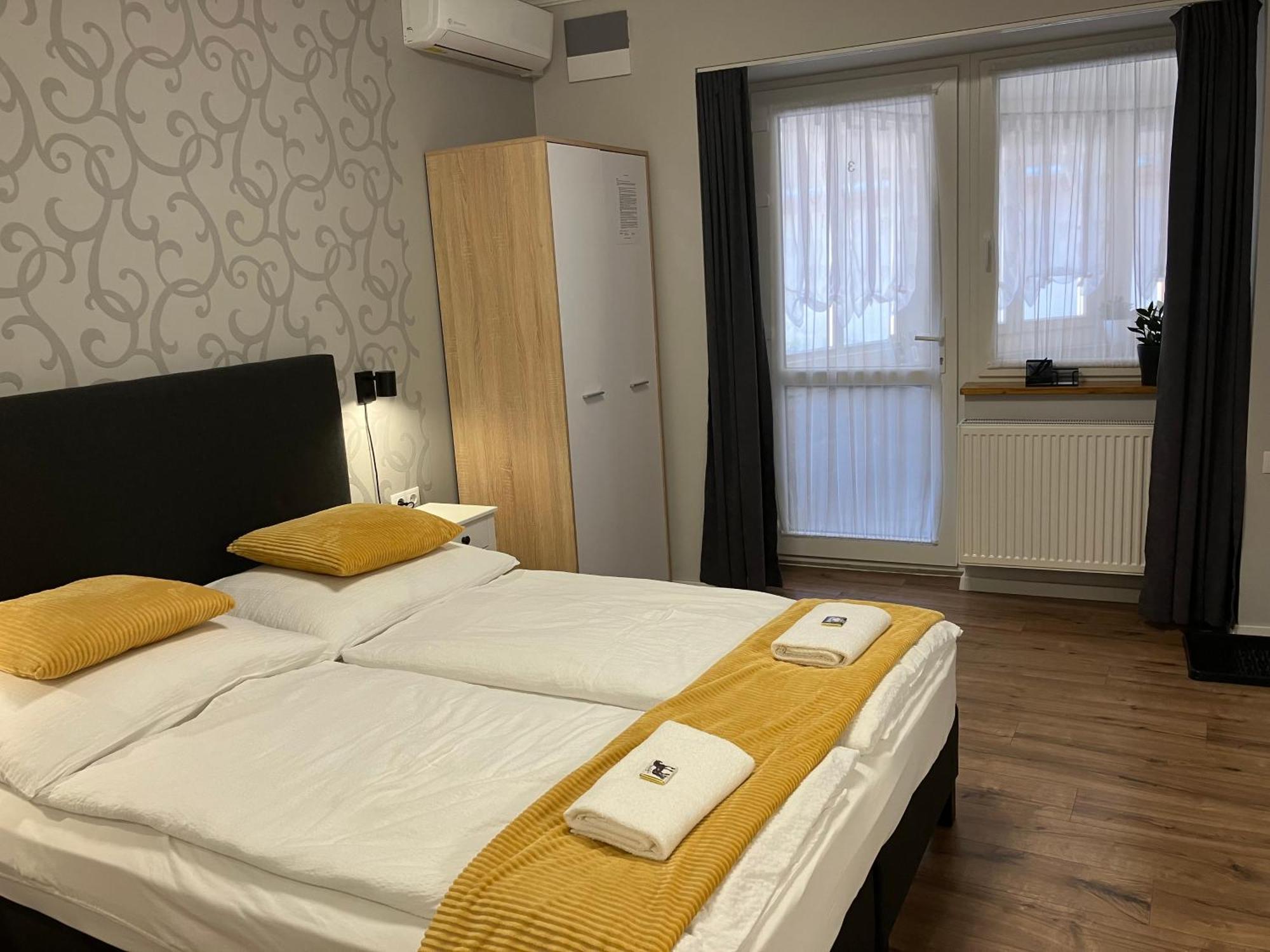 Illa Apartments 埃格尔 外观 照片