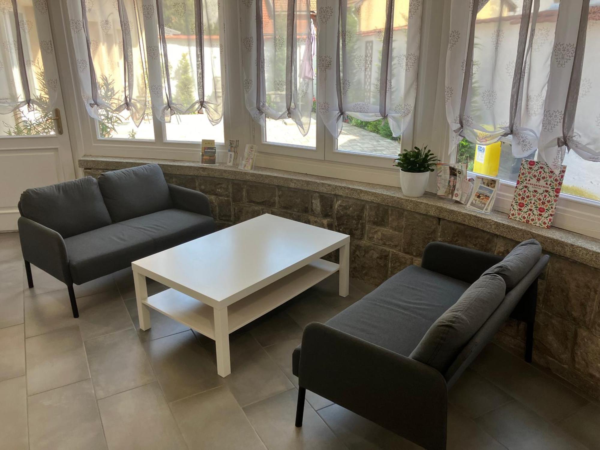 Illa Apartments 埃格尔 外观 照片