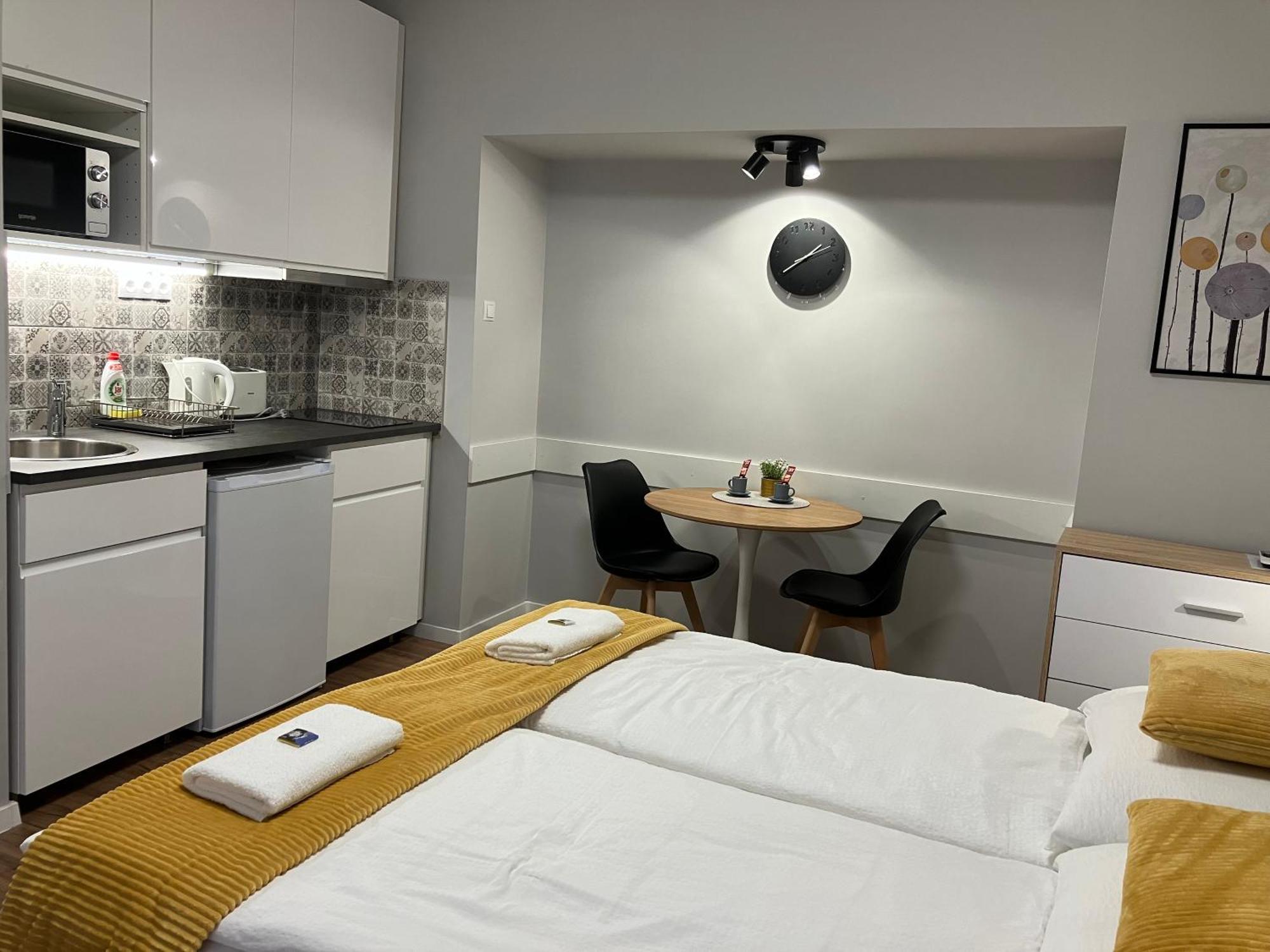 Illa Apartments 埃格尔 外观 照片